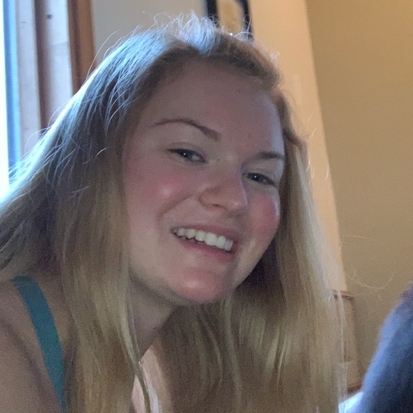 Meet your Posher, Claire - Picture 1 of 1